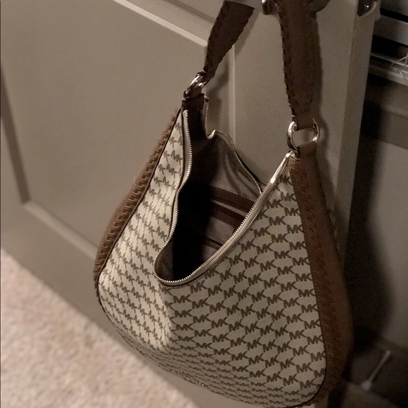 MK MONOGRAM HOBO BAG - Picture 4 of 6